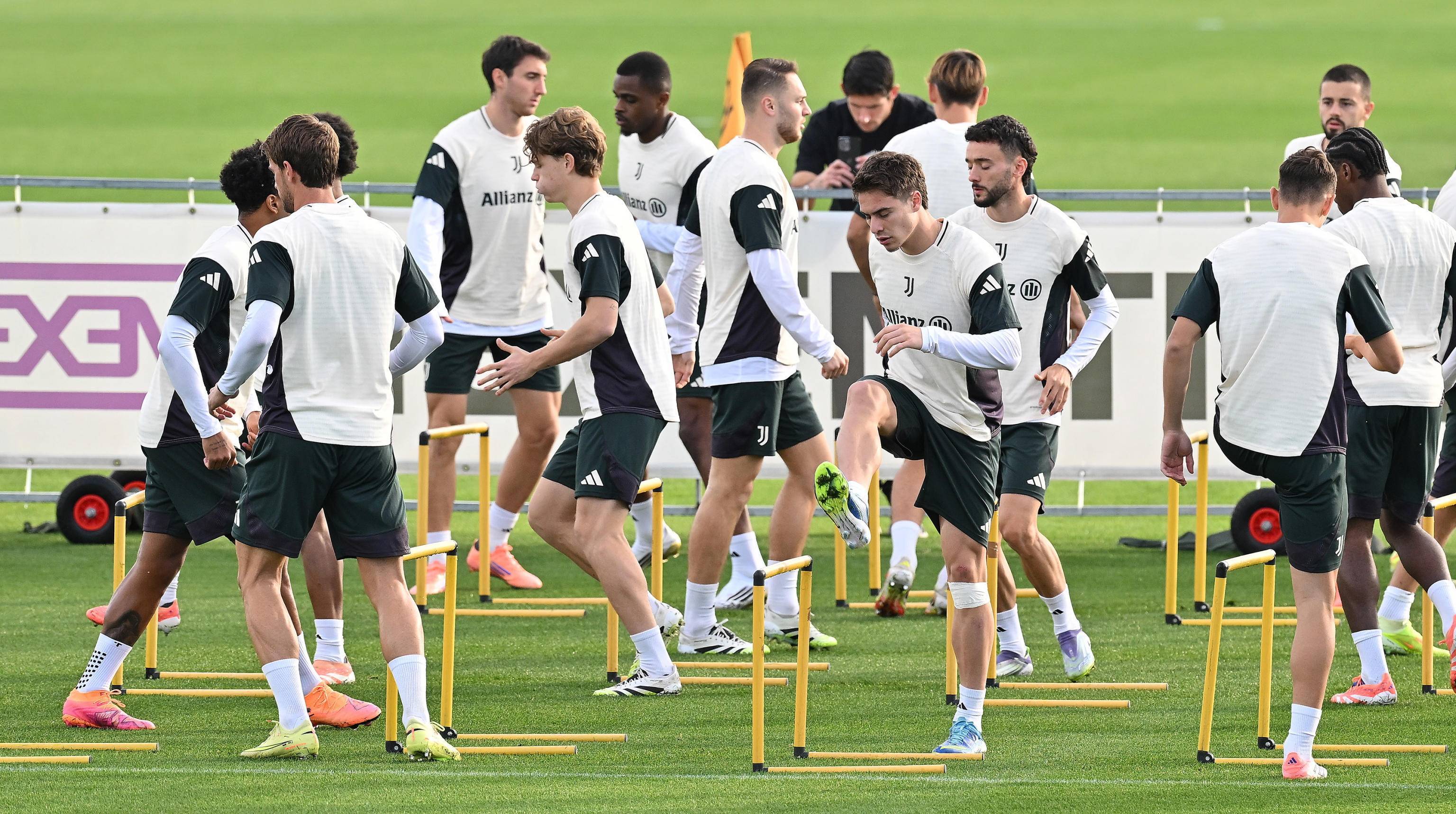 ZO SPORTS关于今夜广州队备战欧冠，篮板制胜细节曝光，更衣室稳定，身体对抗强度拉满的信息