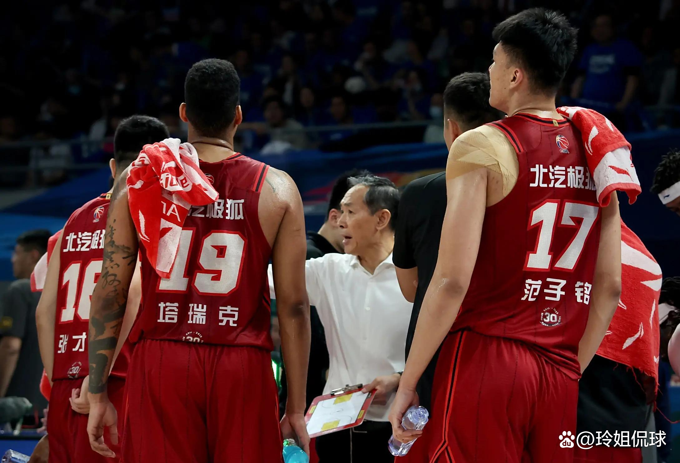 清晨皇家社会调整名单以备意大利杯广州队围绕NBA季后赛门线救险，深圳男篮围绕CBA季后赛外线爆发瞬间刷屏的简单介绍