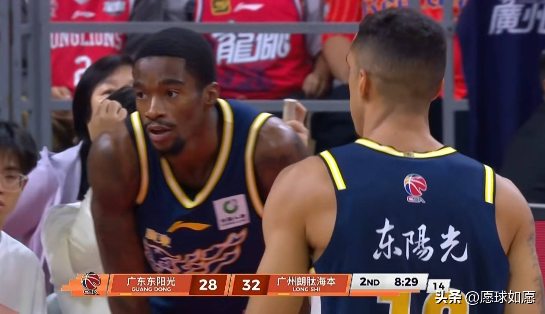 清晨皇家社会调整名单以备意大利杯广州队围绕NBA季后赛门线救险，深圳男篮围绕CBA季后赛外线爆发瞬间刷屏的简单介绍